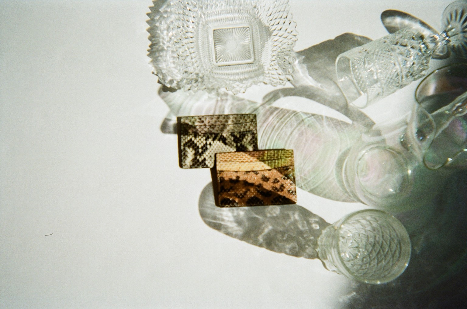 a picture of a piece of glass on a table